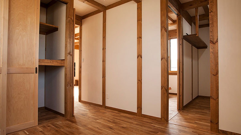サイエンスホームの狭小住宅 間取り実例「収納スペース」
